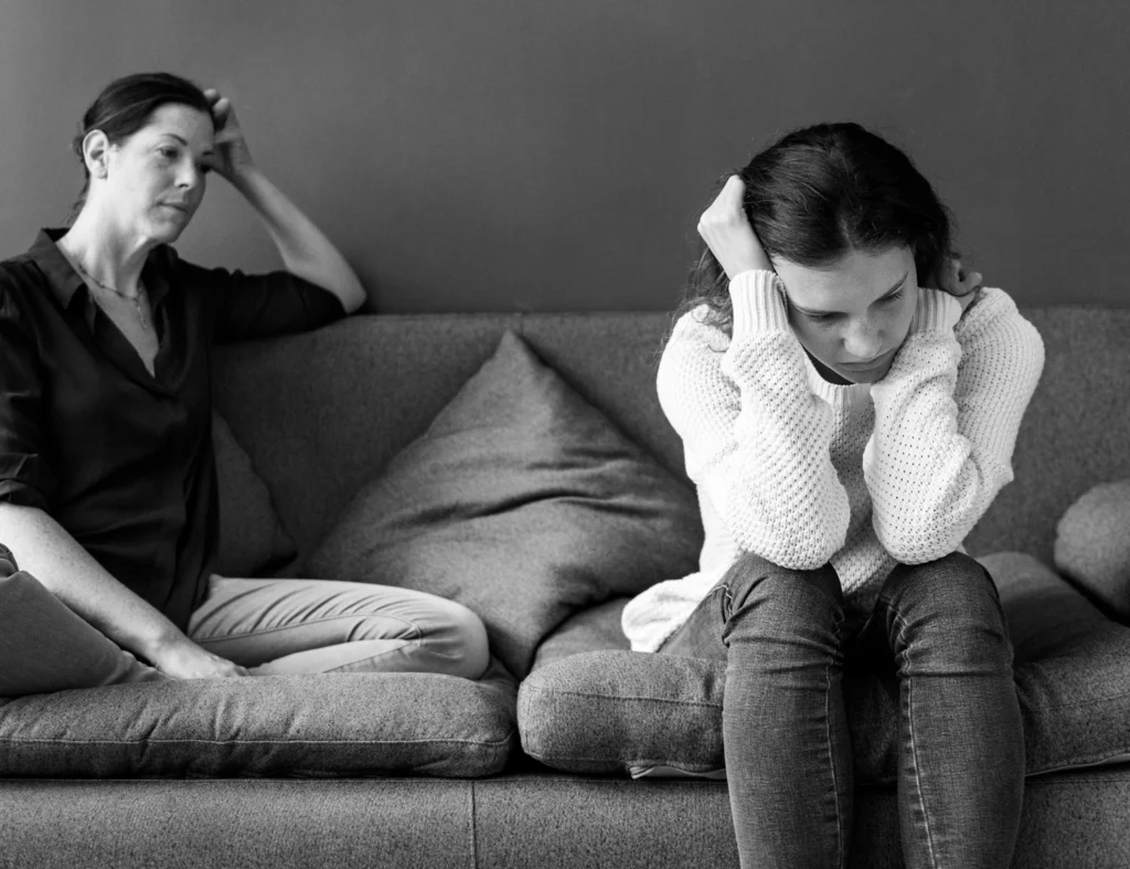 two women sitting on the couch in whihc one woemn had bipolar disorder