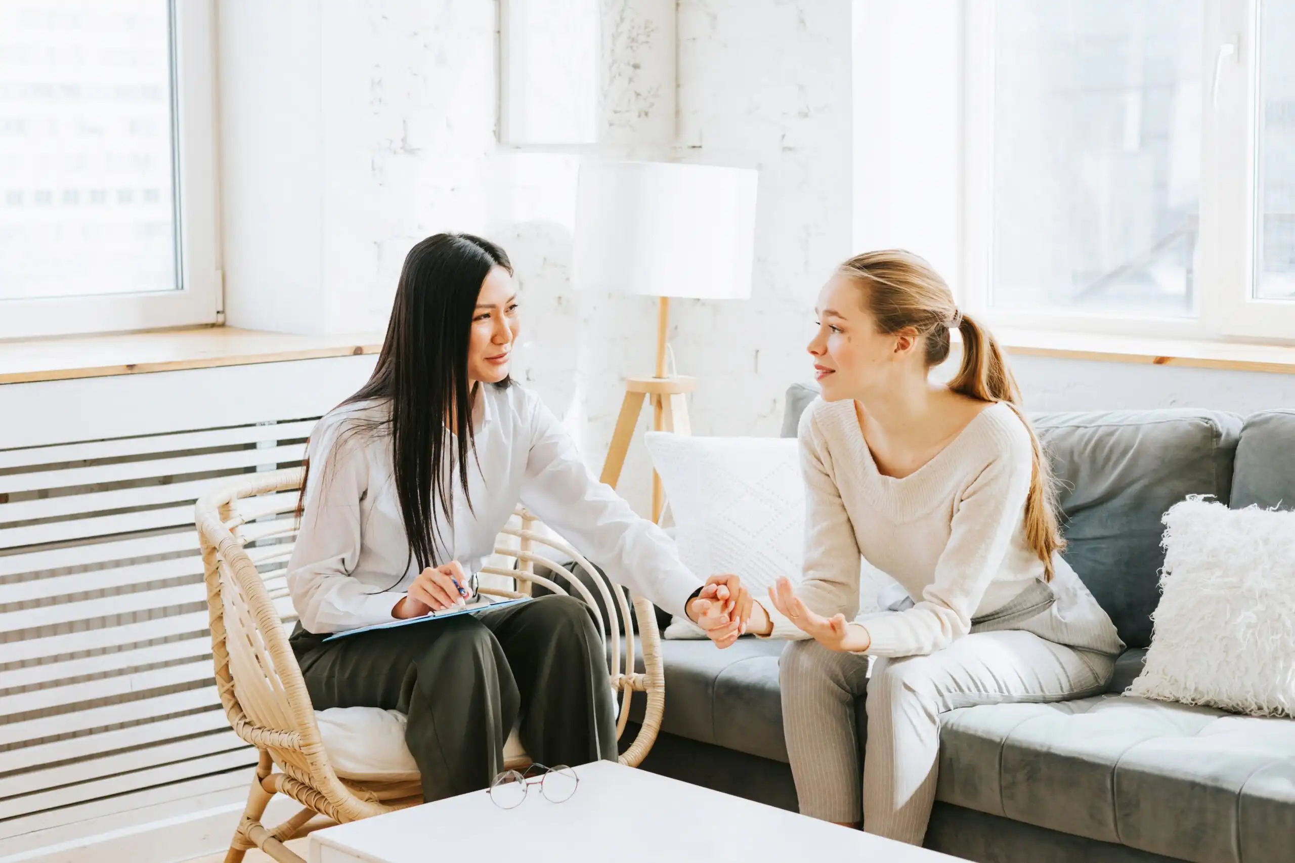 Psychological,Consultation,Young,Asian,Specialist,Psychologist,Or,Coach,Conducts,A